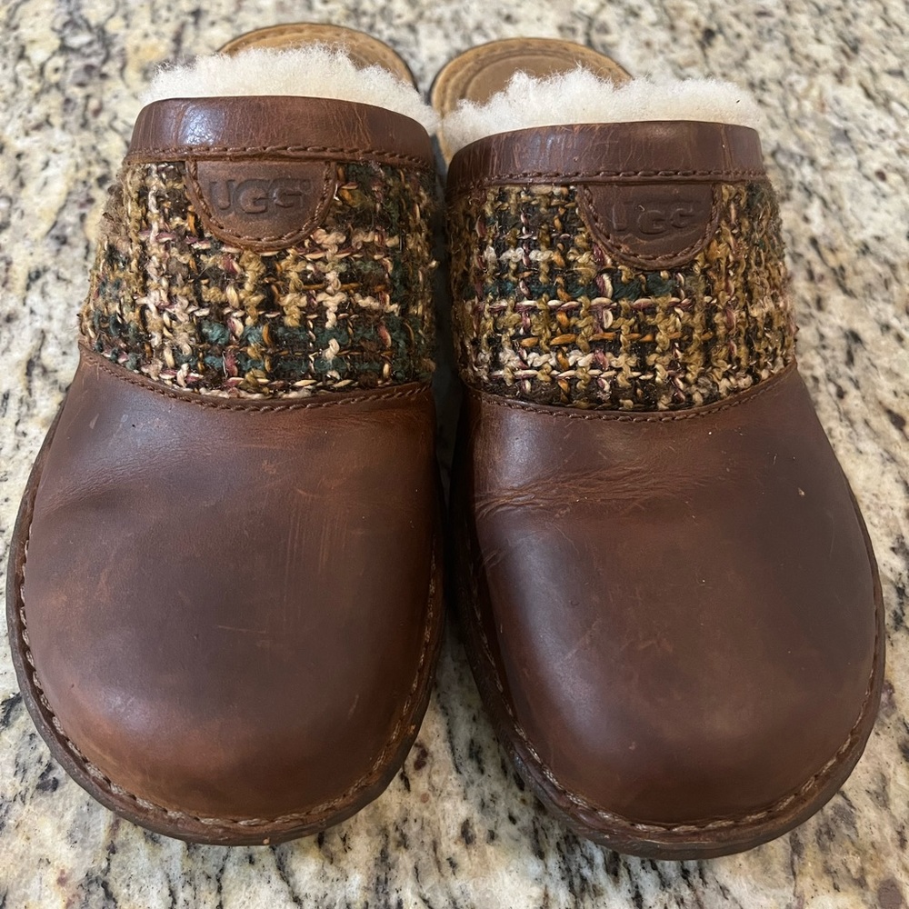 UGGs leather and sheepskin clogs